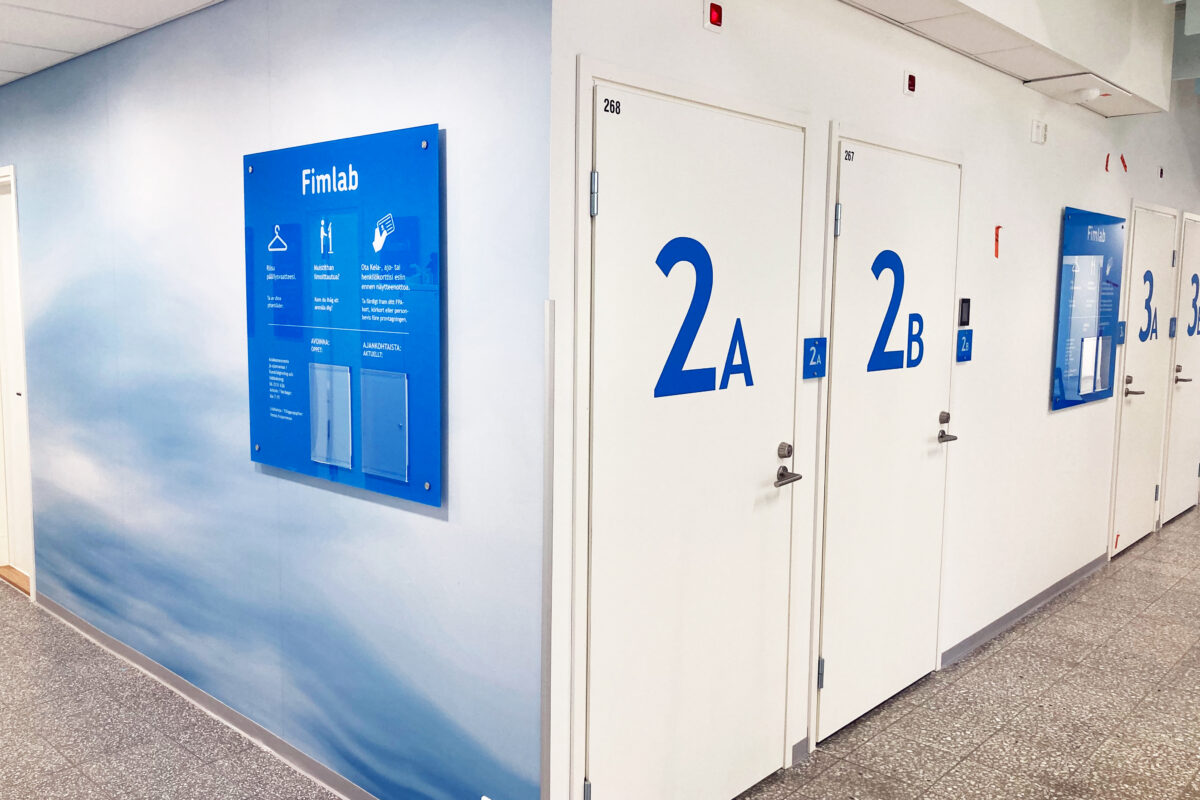 Fimlabin akryylikyltti ja ovinumerot